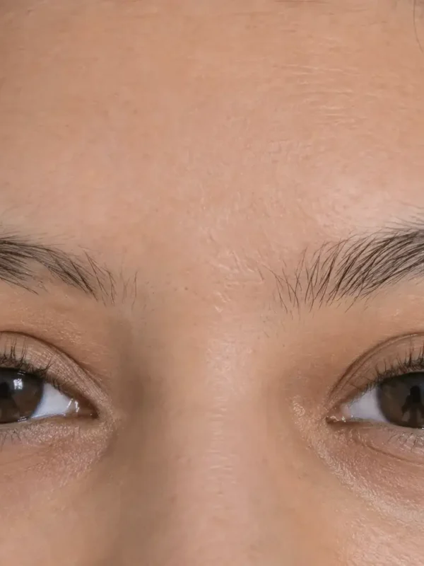 Bold powder brows, before